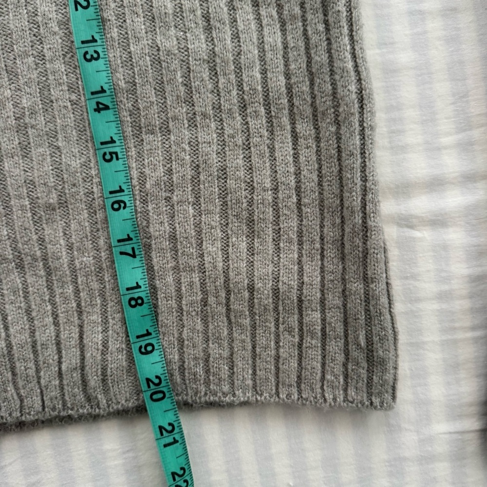 Off-Shoulder Ribbed Sweater - Picture 3 of 4